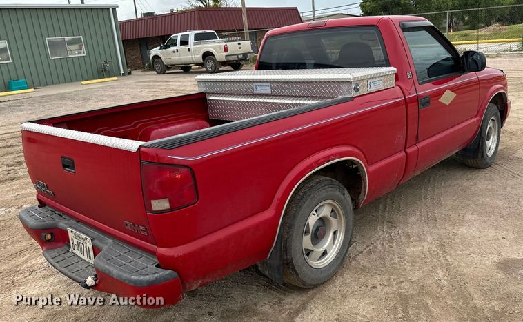 image for item NL9883 2001 GMC Sonama  pickup truck