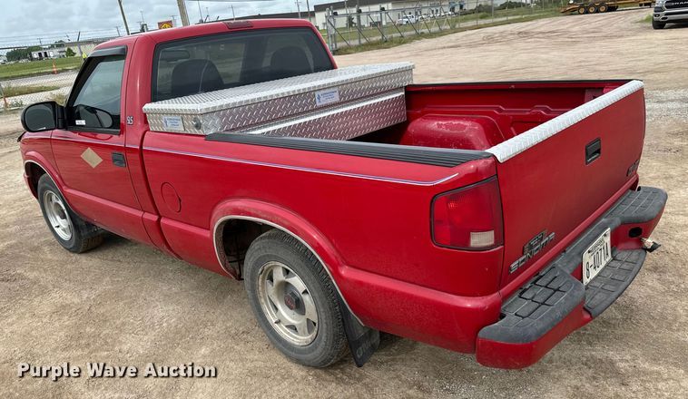 image for item NL9883 2001 GMC Sonama  pickup truck