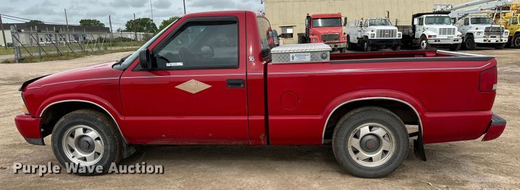 image for item NL9883 2001 GMC Sonama  pickup truck