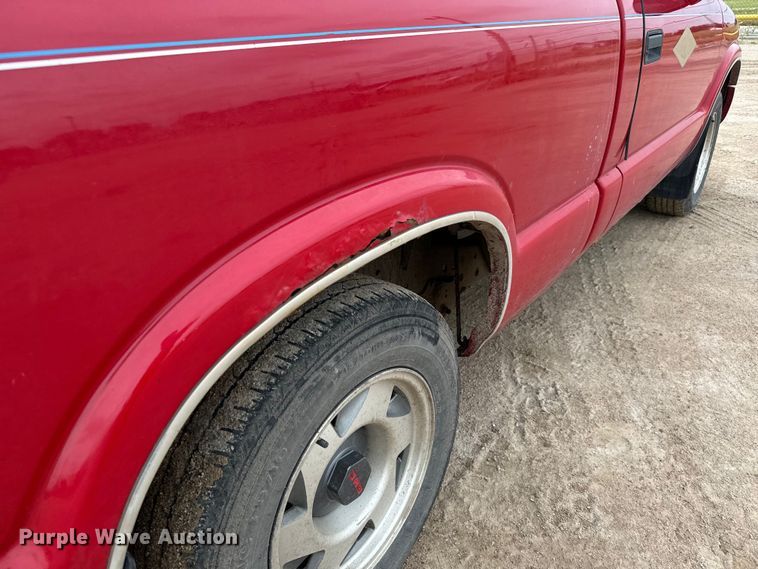 image for item NL9883 2001 GMC Sonama  pickup truck