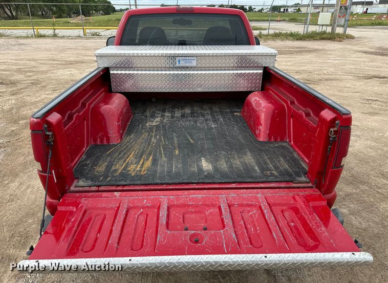 image for item NL9883 2001 GMC Sonama  pickup truck