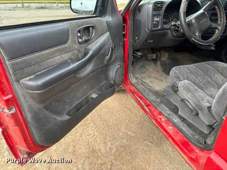 image for item NL9883 2001 GMC Sonama  pickup truck