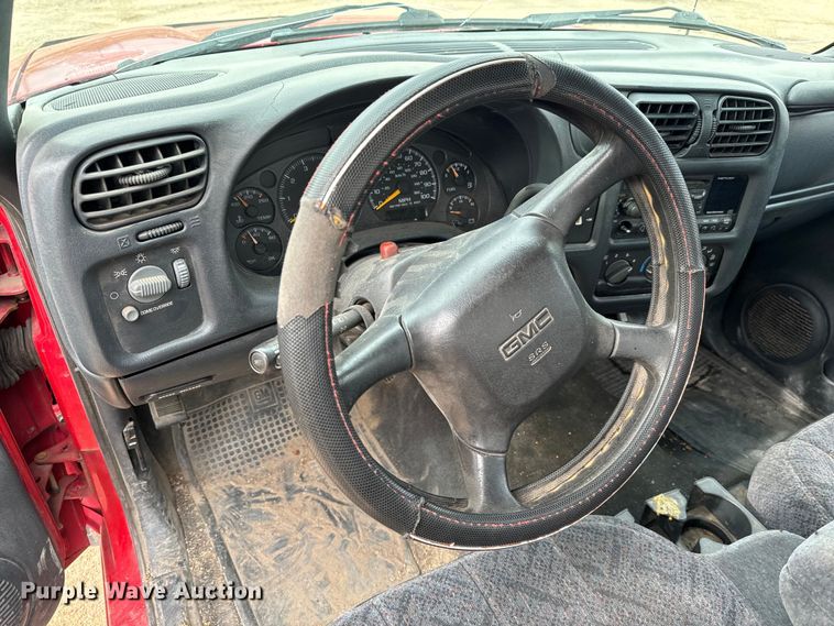 image for item NL9883 2001 GMC Sonama  pickup truck