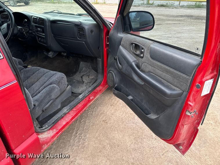 image for item NL9883 2001 GMC Sonama  pickup truck