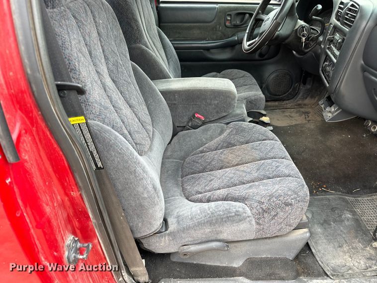 image for item NL9883 2001 GMC Sonama  pickup truck