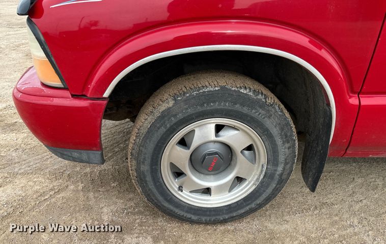 image for item NL9883 2001 GMC Sonama  pickup truck