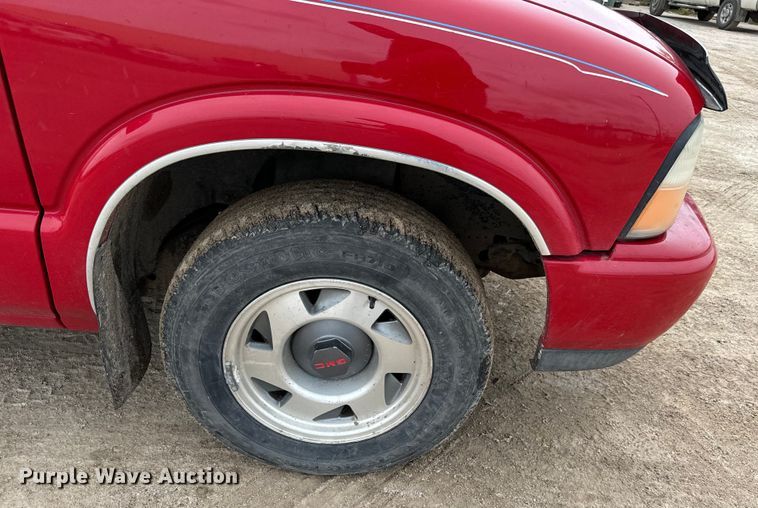 image for item NL9883 2001 GMC Sonama  pickup truck