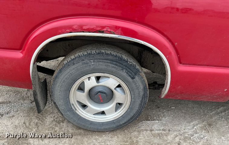 image for item NL9883 2001 GMC Sonama  pickup truck