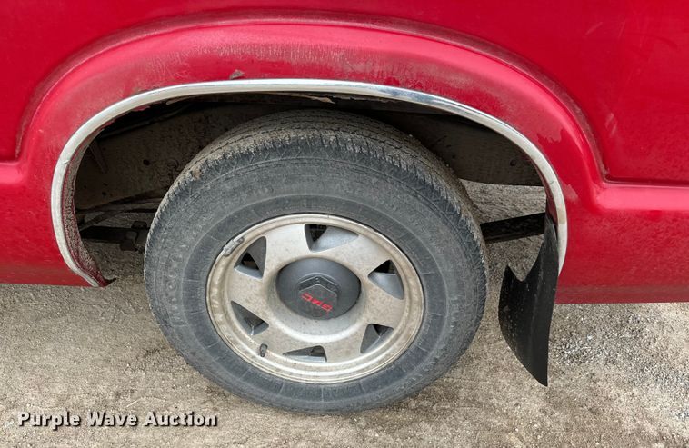 image for item NL9883 2001 GMC Sonama  pickup truck