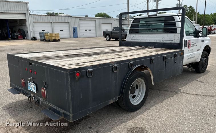 image for item NL9897 2004 Ford F550 flatbed truck