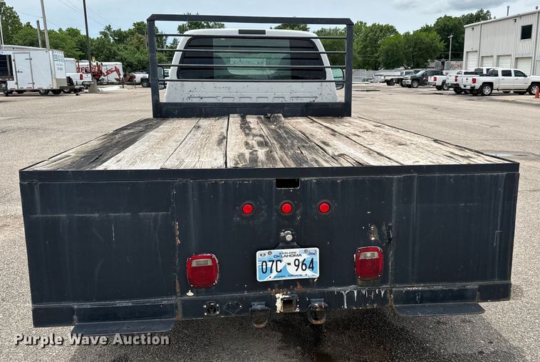 image for item NL9897 2004 Ford F550 flatbed truck