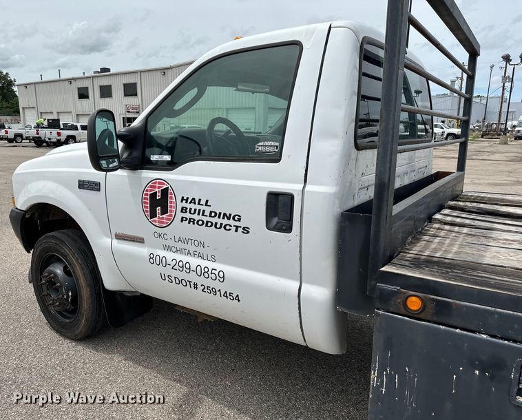 image for item NL9897 2004 Ford F550 flatbed truck