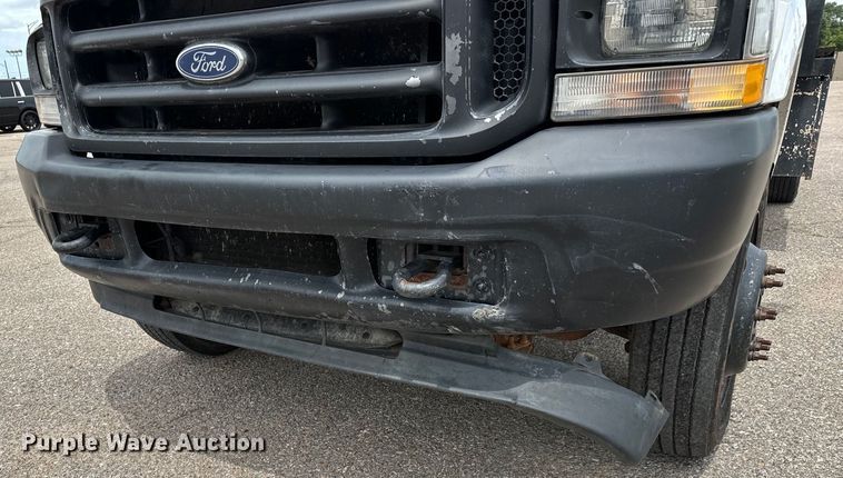 image for item NL9897 2004 Ford F550 flatbed truck
