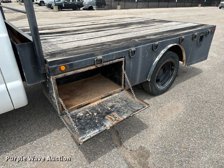 image for item NL9897 2004 Ford F550 flatbed truck