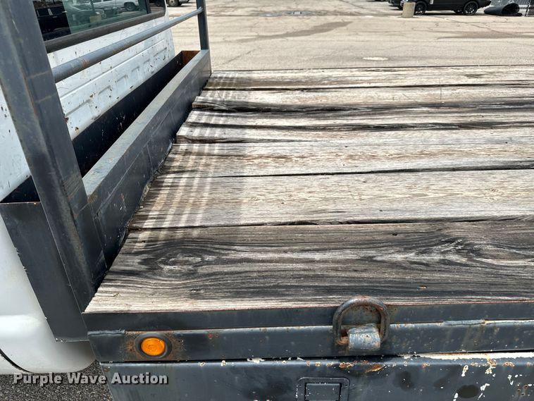 image for item NL9897 2004 Ford F550 flatbed truck