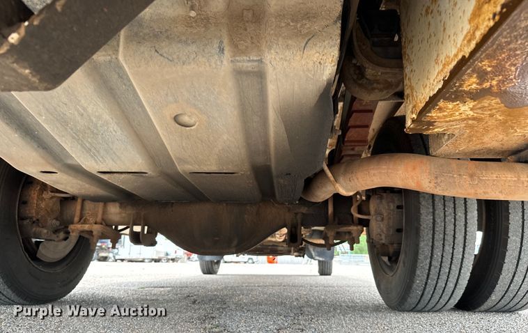 image for item NL9897 2004 Ford F550 flatbed truck