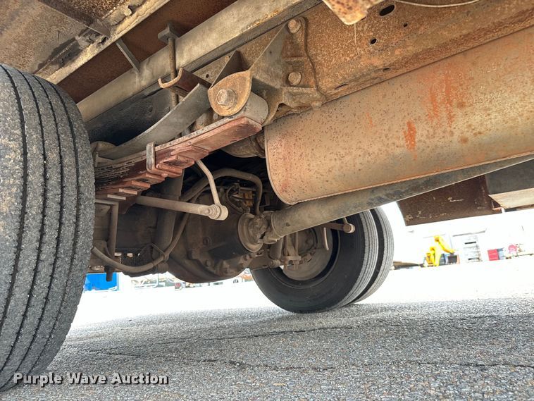 image for item NL9897 2004 Ford F550 flatbed truck