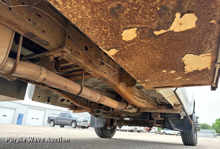 image for item NL9897 2004 Ford F550 flatbed truck