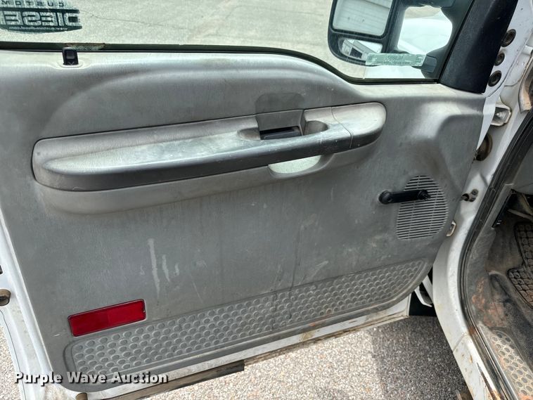 image for item NL9897 2004 Ford F550 flatbed truck