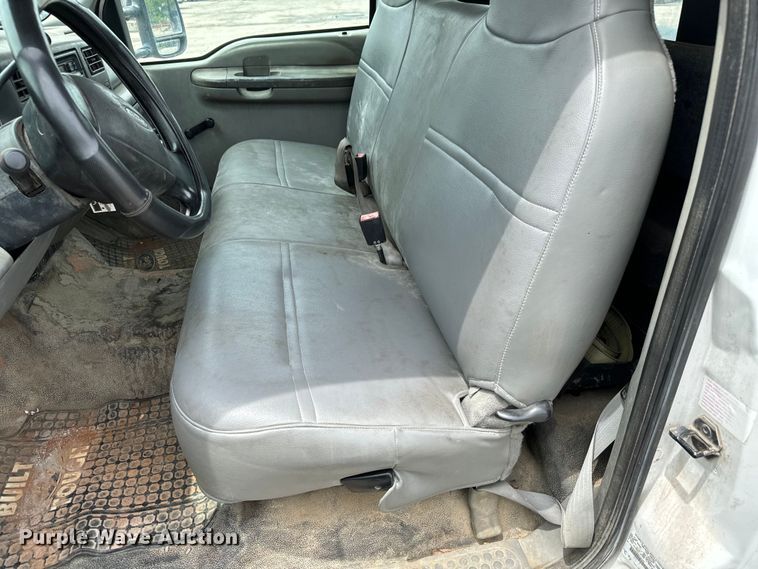 image for item NL9897 2004 Ford F550 flatbed truck