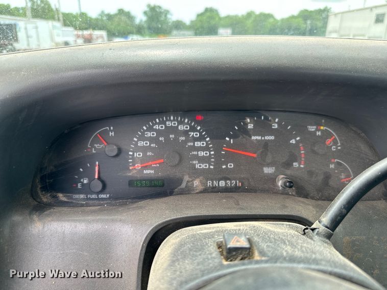 image for item NL9897 2004 Ford F550 flatbed truck