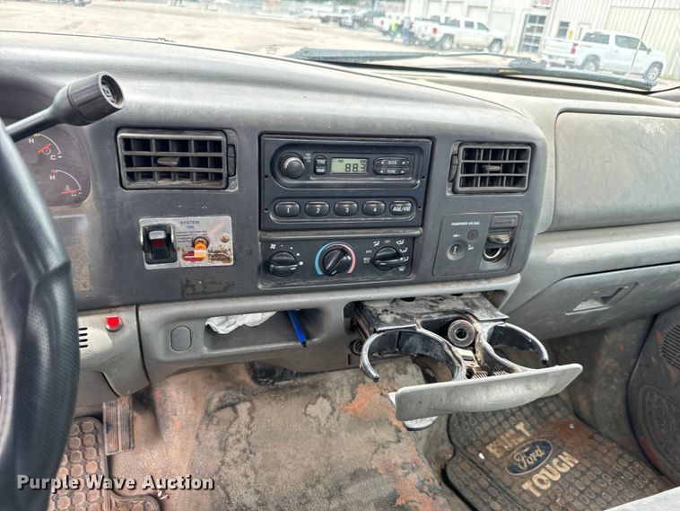 image for item NL9897 2004 Ford F550 flatbed truck