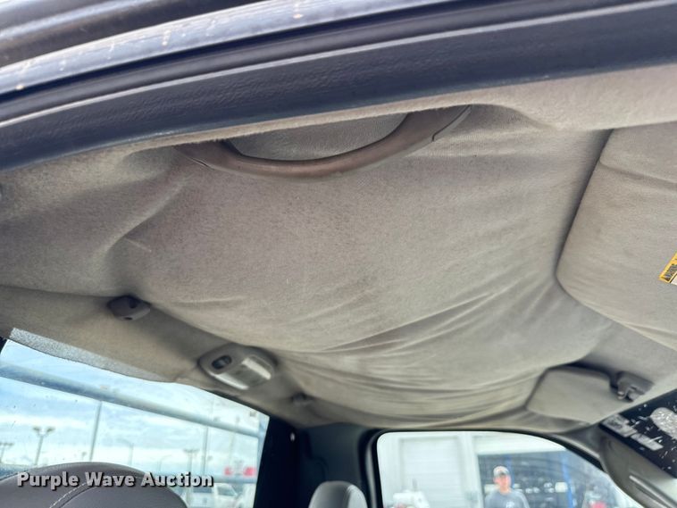 image for item NL9897 2004 Ford F550 flatbed truck