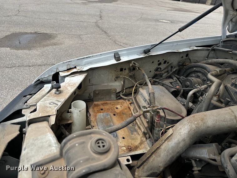 image for item NL9897 2004 Ford F550 flatbed truck