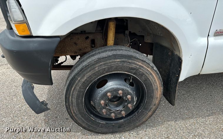 image for item NL9897 2004 Ford F550 flatbed truck