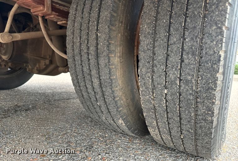 image for item NL9897 2004 Ford F550 flatbed truck