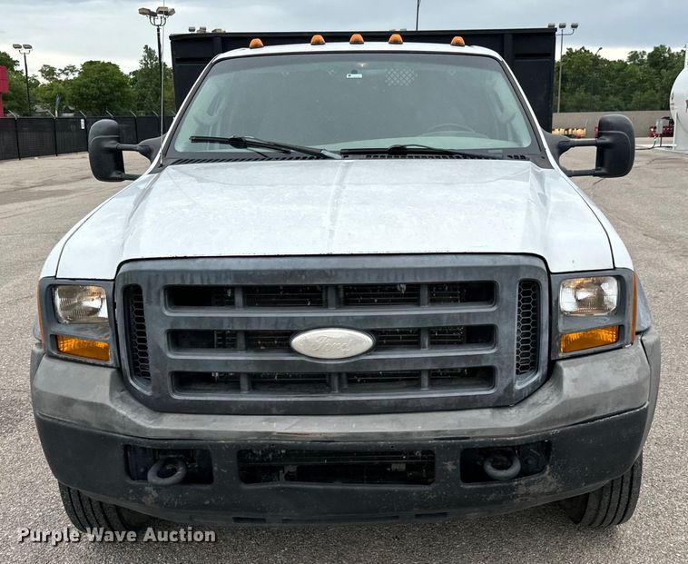 image for item NL9899 2005 Ford F550 flatbed truck