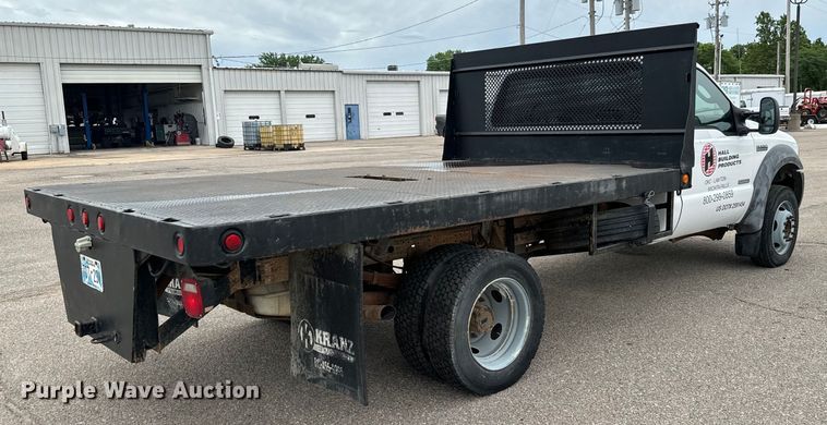 image for item NL9899 2005 Ford F550 flatbed truck
