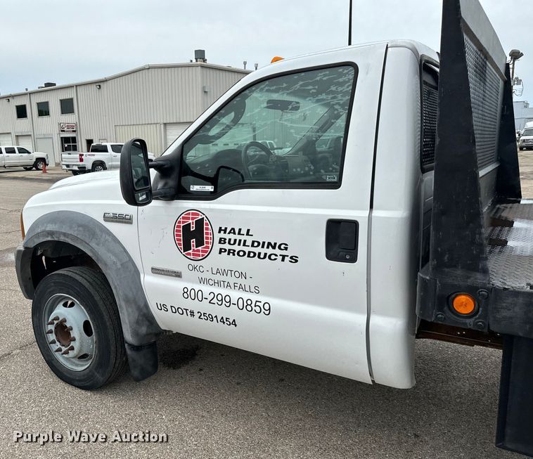 image for item NL9899 2005 Ford F550 flatbed truck