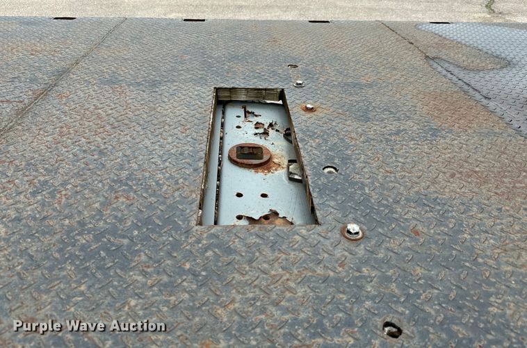 image for item NL9899 2005 Ford F550 flatbed truck