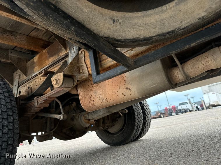 image for item NL9899 2005 Ford F550 flatbed truck