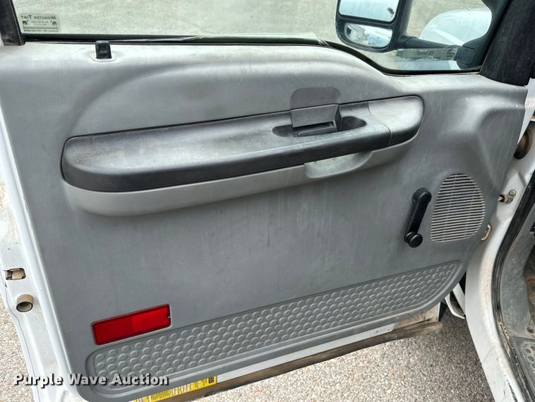 image for item NL9899 2005 Ford F550 flatbed truck