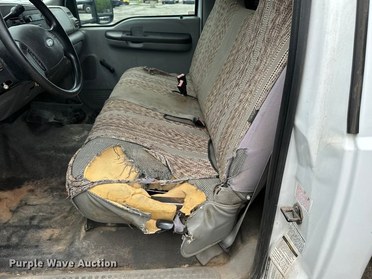 image for item NL9899 2005 Ford F550 flatbed truck