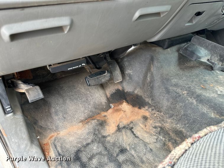 image for item NL9899 2005 Ford F550 flatbed truck