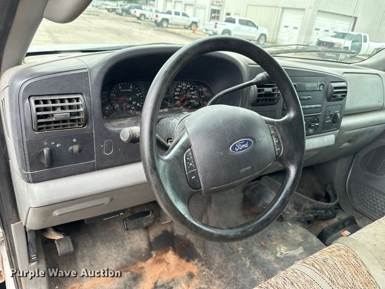 image for item NL9899 2005 Ford F550 flatbed truck