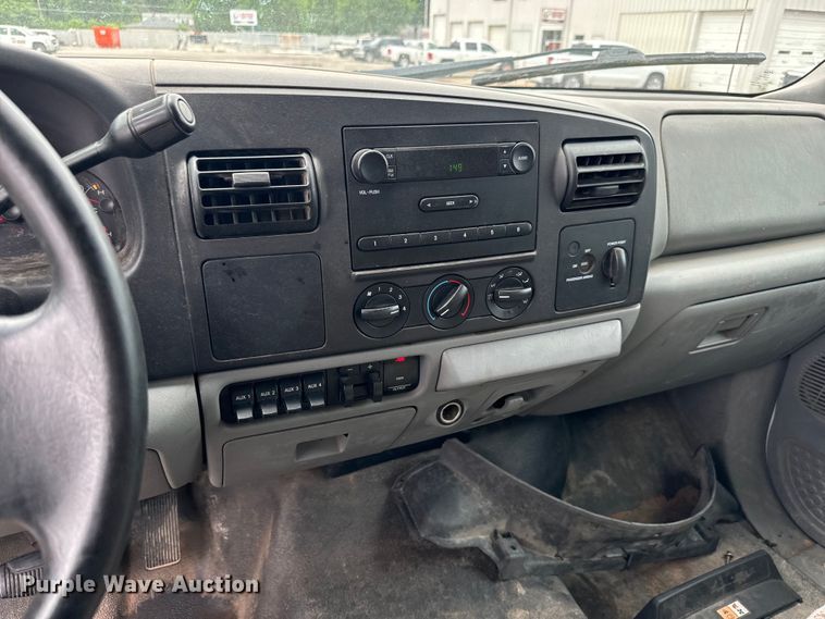 image for item NL9899 2005 Ford F550 flatbed truck