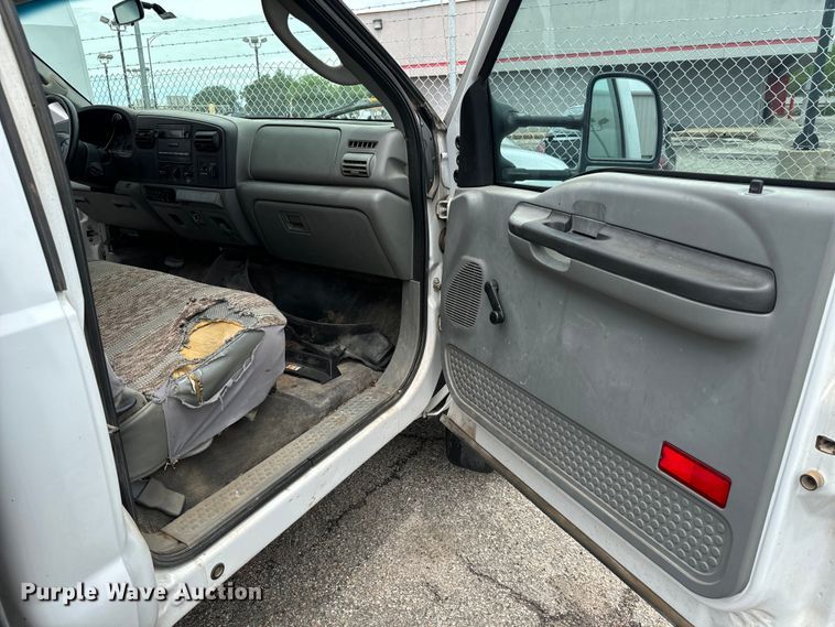 image for item NL9899 2005 Ford F550 flatbed truck