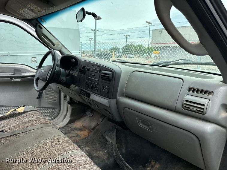 image for item NL9899 2005 Ford F550 flatbed truck