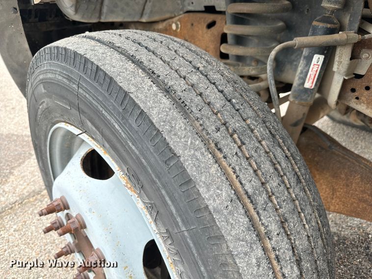 image for item NL9899 2005 Ford F550 flatbed truck