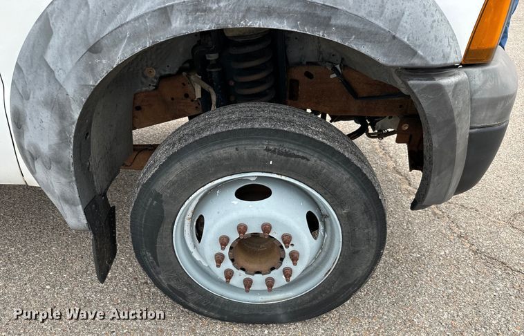 image for item NL9899 2005 Ford F550 flatbed truck