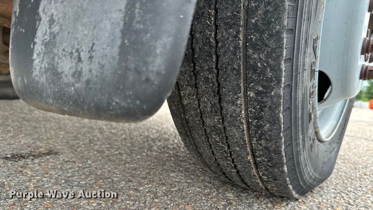 image for item NL9899 2005 Ford F550 flatbed truck