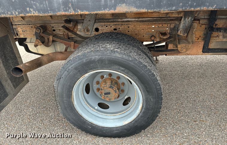 image for item NL9899 2005 Ford F550 flatbed truck