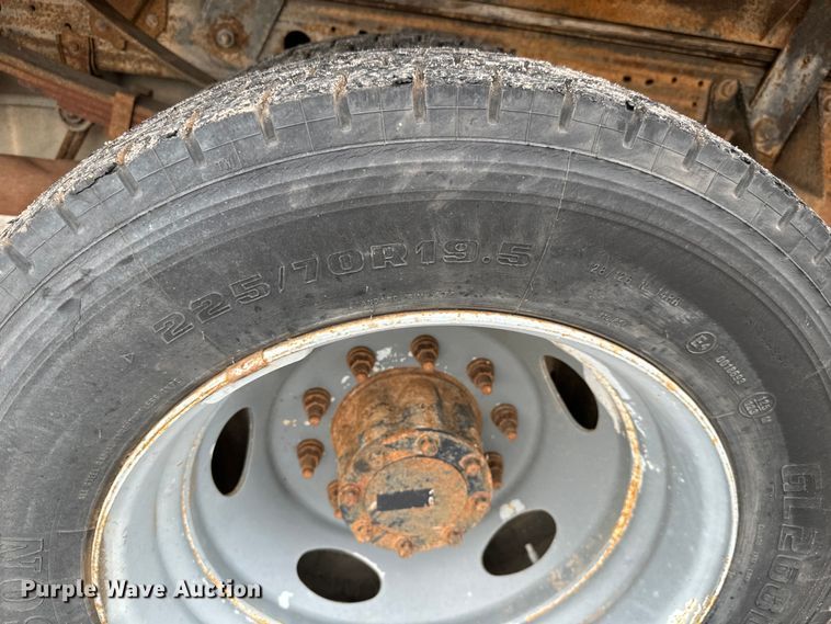 image for item NL9899 2005 Ford F550 flatbed truck