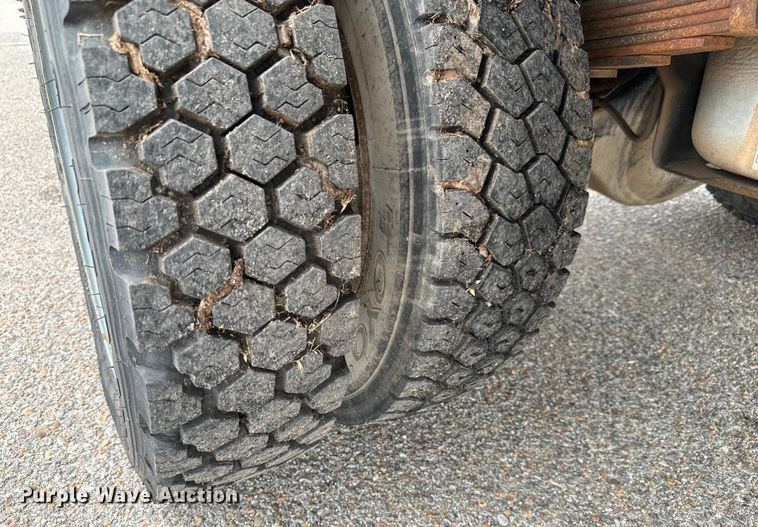 image for item NL9899 2005 Ford F550 flatbed truck