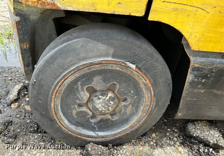 image for item NL9900 Hyster S40XM forklift