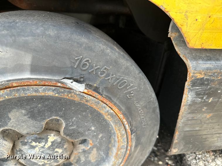 image for item NL9900 Hyster S40XM forklift